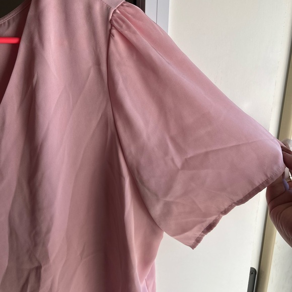 EXPRESS light pink oversized sleeve v neck blouse - Picture 3 of 3